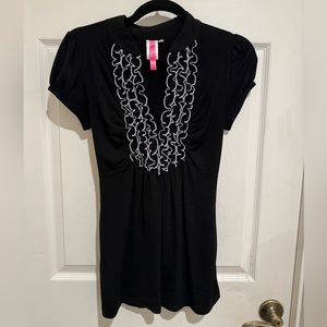 Black & White Ruffle Women’s Short Sleeve Shirt, Medium Womens Top